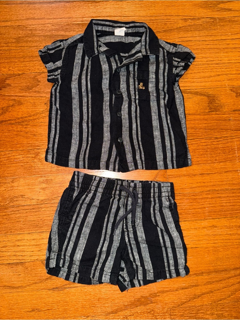 GAP Black & Gray Striped Button-Down Shirt and Shorts Set